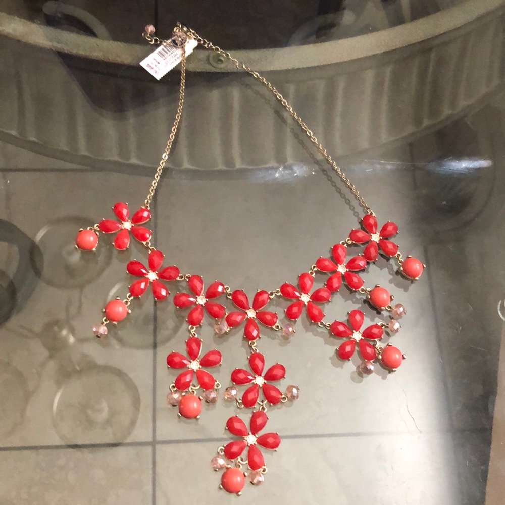 Necklace with coral color flowers